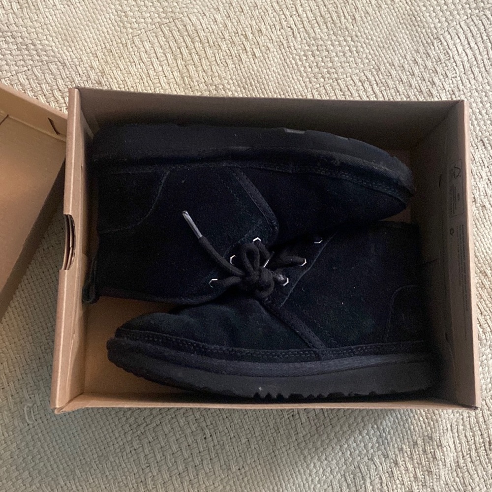 UGG shoe boot